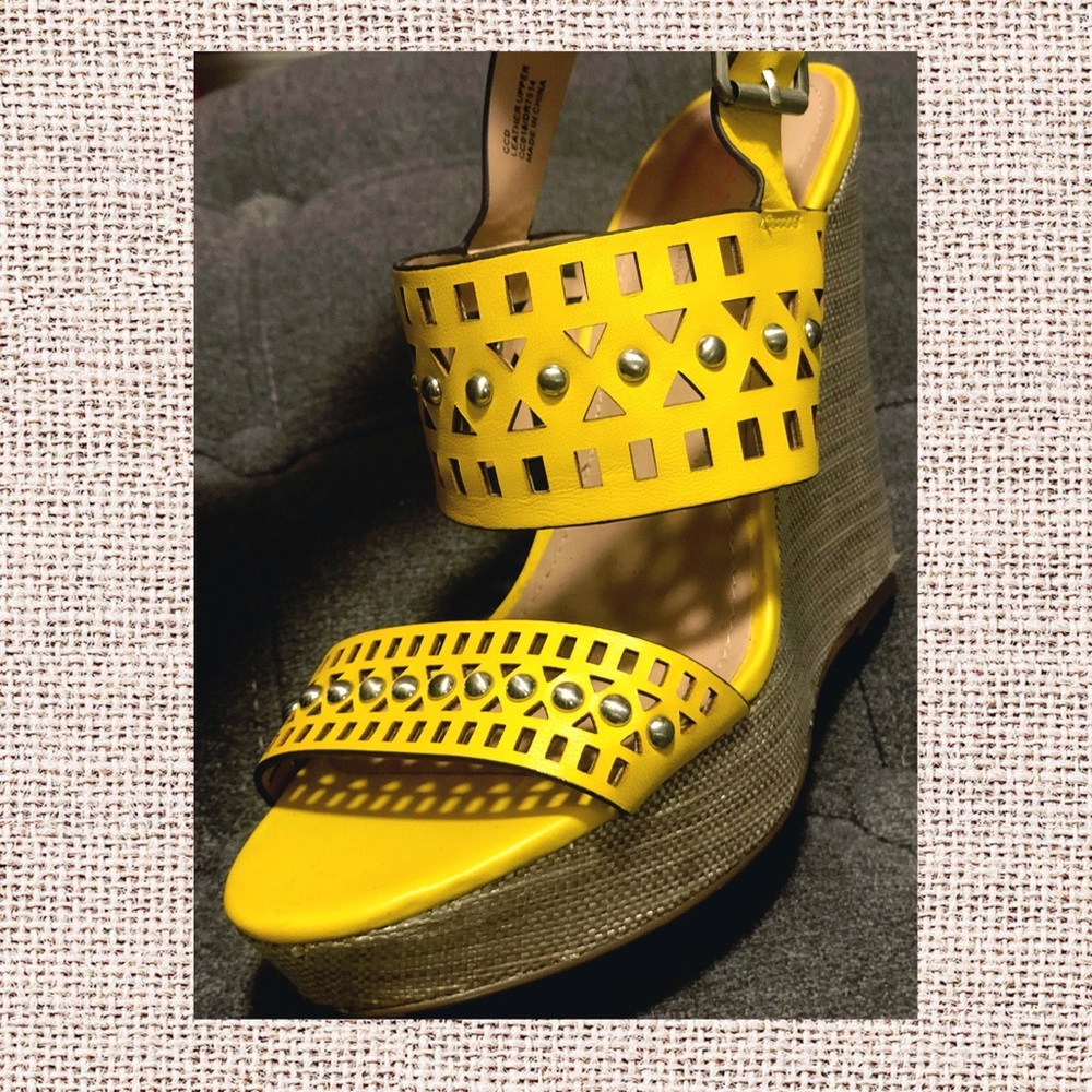 GUC☑️ YELLOW WEDGE SANDALS